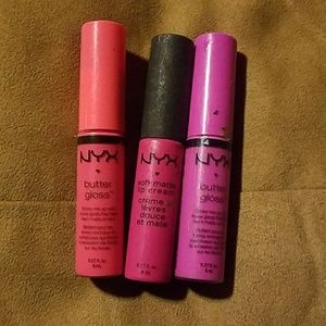 Lip gloss original 5 each all for 8$